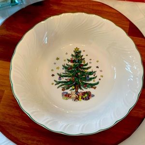 Beautiful Holiday Bowl by NIKKO 9.5 inch bowl. Like new condition